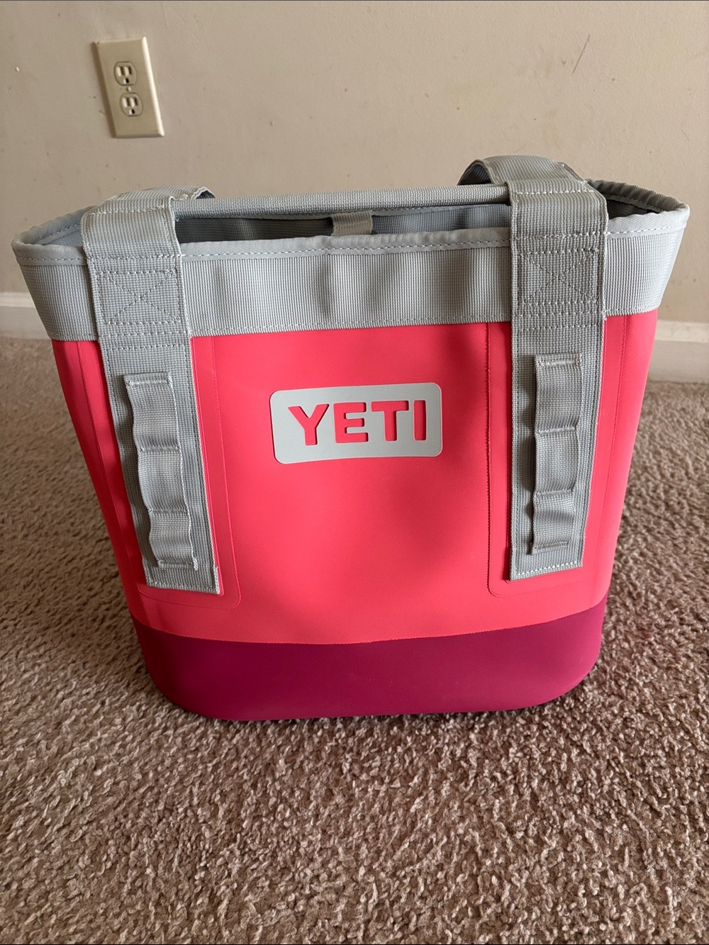 YETI Camino 20 Tote in Bimini Pink